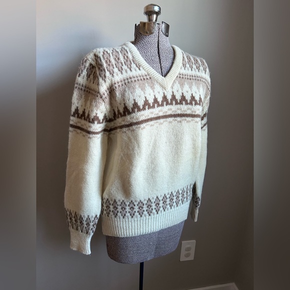 Jantzen Sweaters - Jantzen pure new wool V-Neck Sweater Cream and Brown fair isle nordic winter